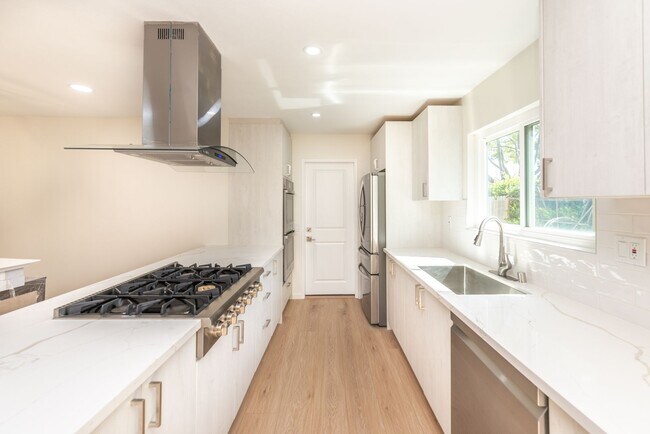 Building Photo - Completely Renovated 4 Bed / 3 Bath Home for Rent in Prime Tustin