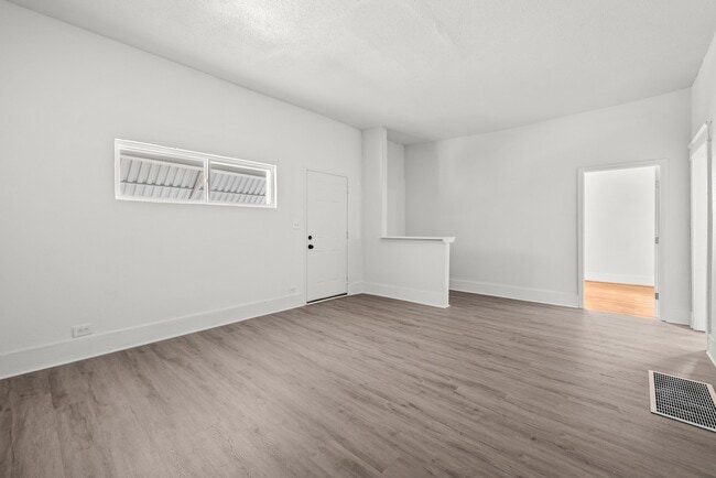 Building Photo - 1520 34th Ave N