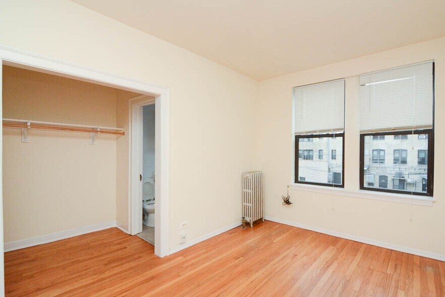 Building Photo - 2737 N Spaulding Ave