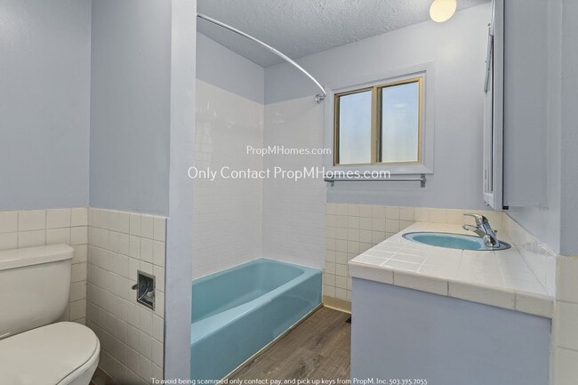 Building Photo - Charming Three Bedroom in Woodstock Neighborhood!