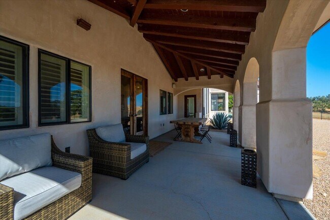 Building Photo - 6750 Golden Pheasant Ln