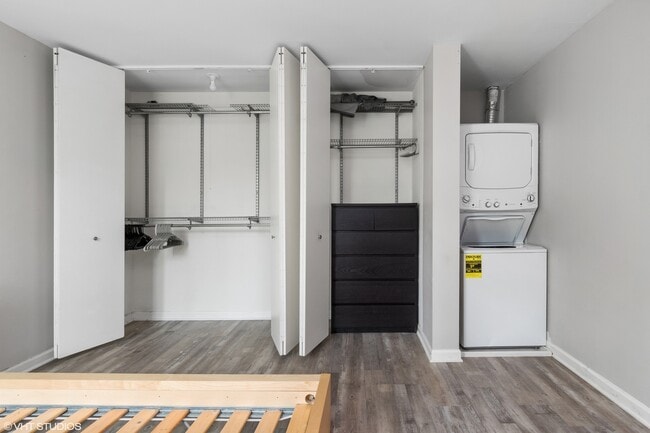 Building Photo - 1601 Fairway Dr