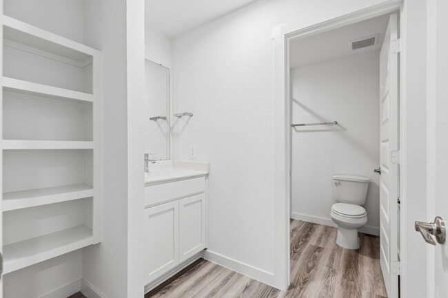 Building Photo - 31514 Avebury Lake Ln