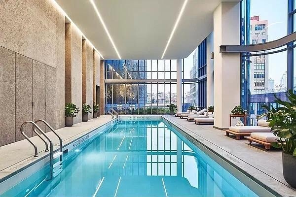 Building Photo - 565 Broome St