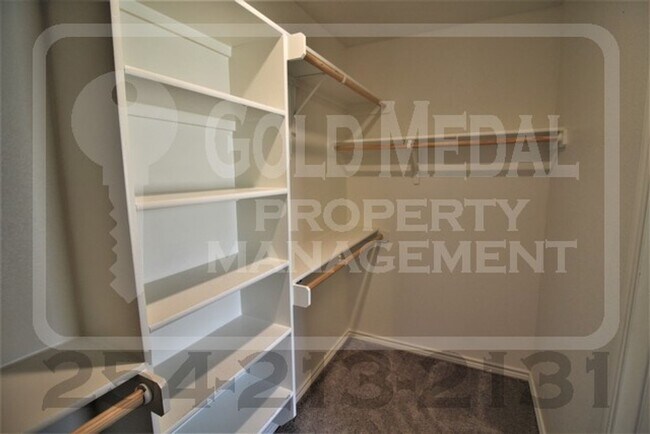 Building Photo - Charming 3-bed, 2-bath home now available ...