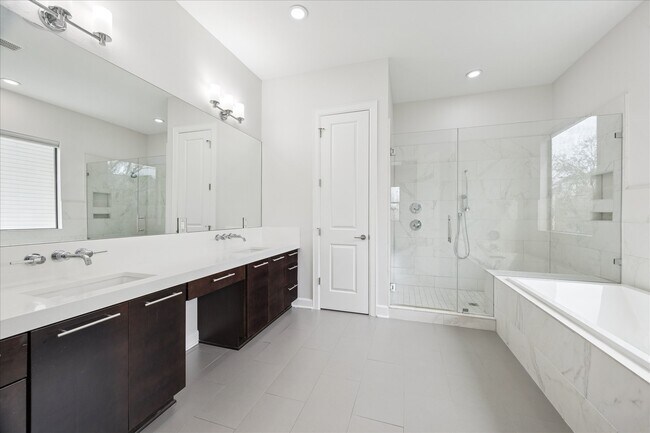 Building Photo - 2011 Colorado St