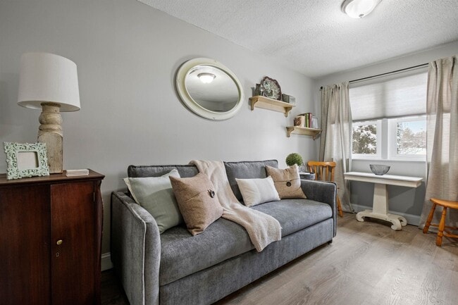 Primary Photo - 5 Blackstone Dr