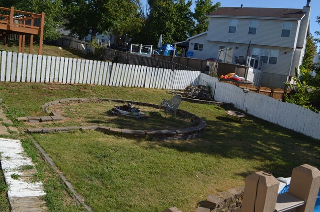 Building Photo - 23 Brentmoor Ct