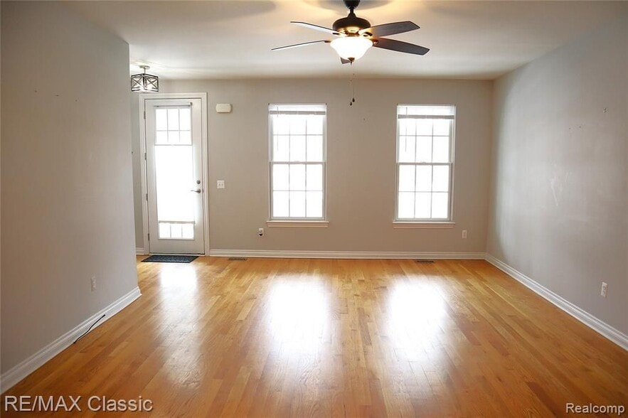 Building Photo - 50595 Coolidge St