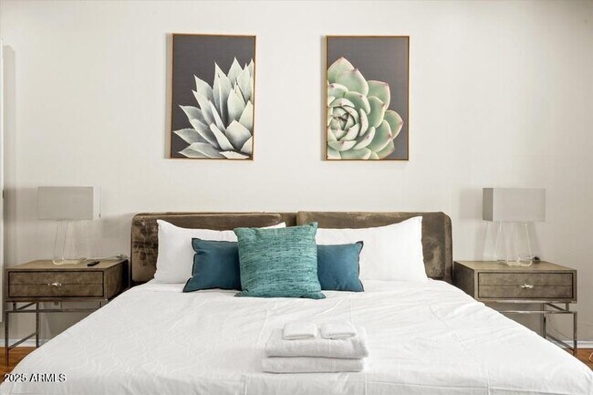 Building Photo - 6547 E Voltaire Ave