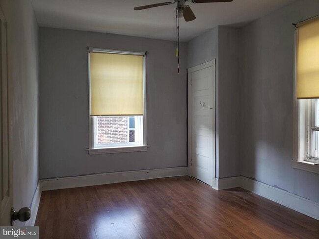 Building Photo - 728 E Thayer St