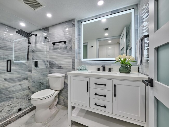 Building Photo - 5051 N Hwy A1A