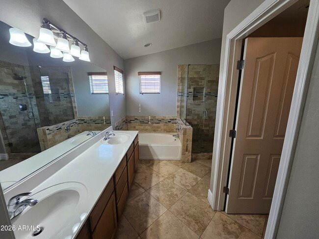 Building Photo - 3936 E Minton St