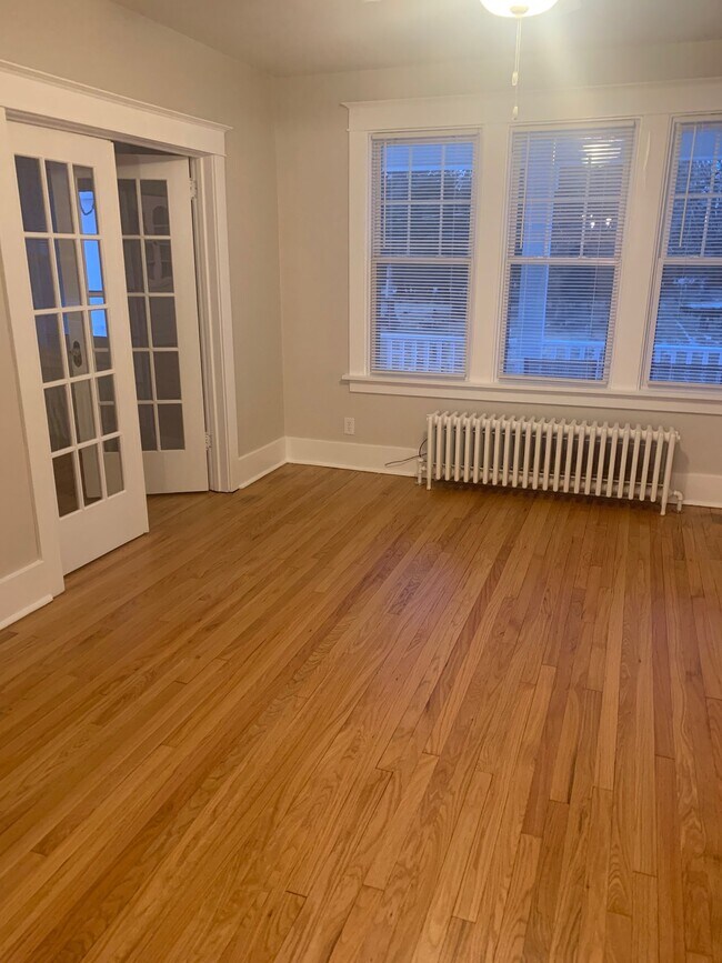 Building Photo - 122 Pinewoods Ave
