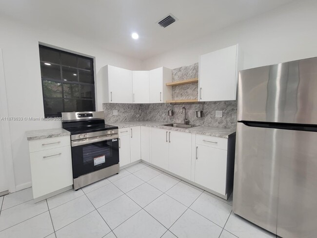 Primary Photo - 2365 SW 21st Ave