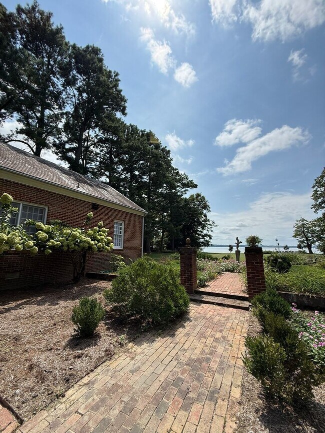 Building Photo - 3202 Derby Ln