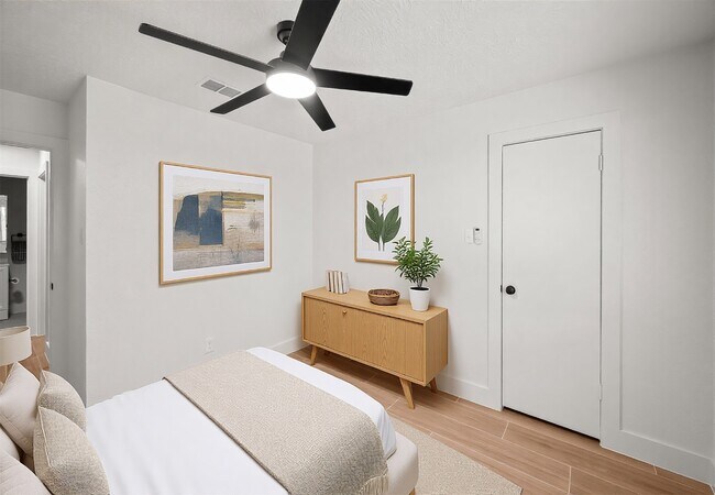 Building Photo - 303 Knoll Forest Dr