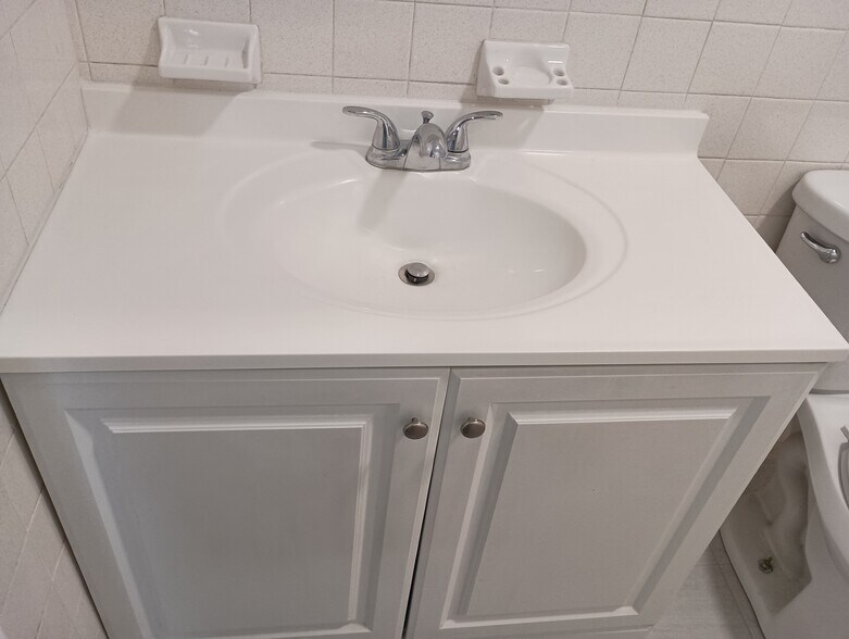 Building Photo - 1A Saybrook Dr