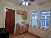 Building Photo - 172 Rodney Ave