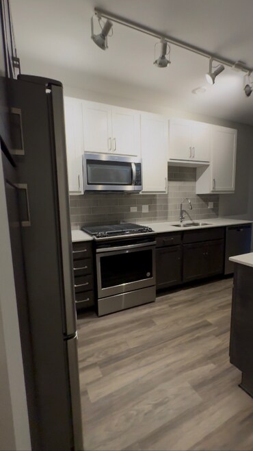 Building Photo - 1010 Maple Ave