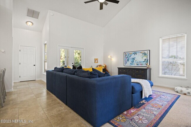 Building Photo - 781 Paradise Ln