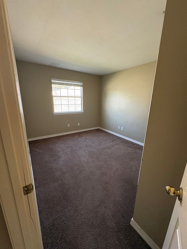 Building Photo - 118 Summerwood Dr