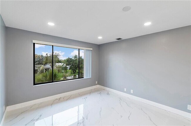 Building Photo - 11477 NW 39th Ct