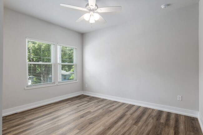 Building Photo - Stunning Brand-New 3-Bedroom, 3-Bathroom H...