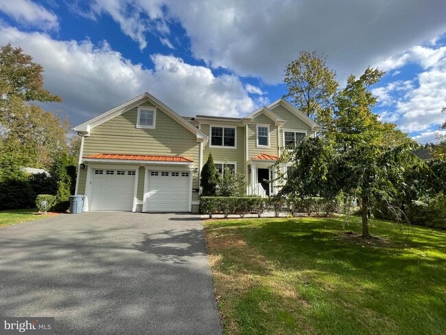 Building Photo - 259 Mt Lucas Rd