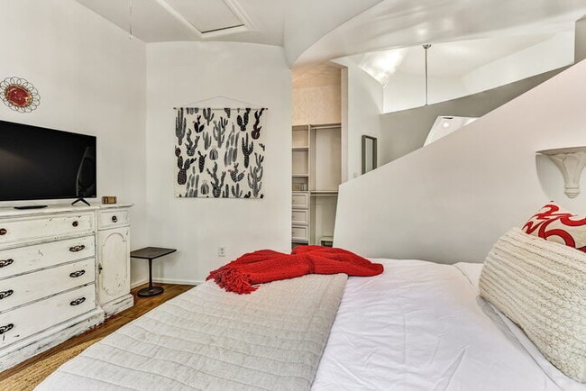 Building Photo - Design on Duffy