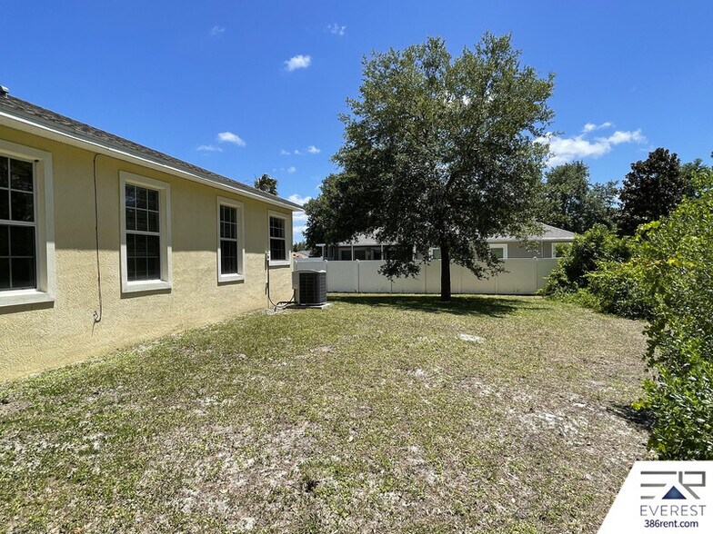 Building Photo - 2 Roxboro Dr