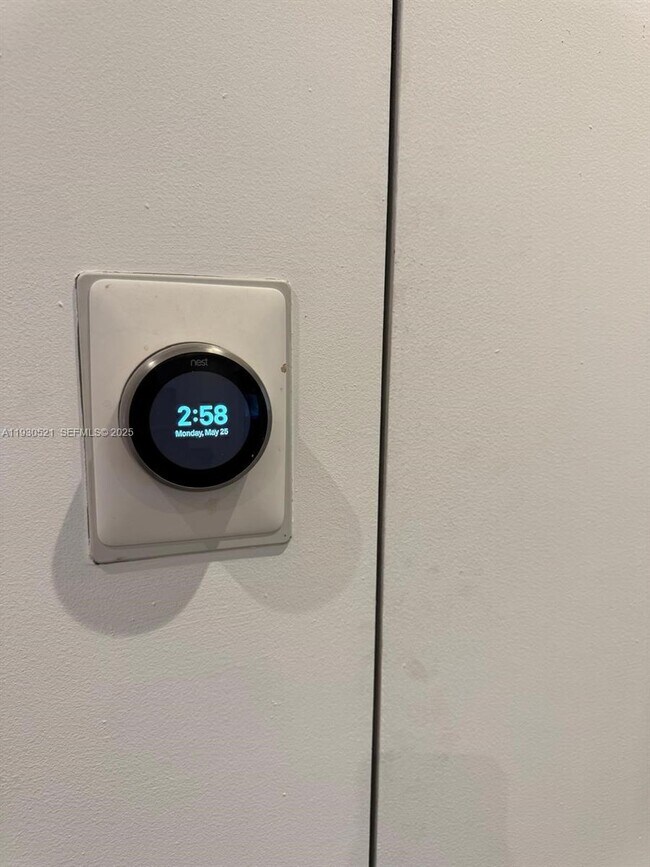 Building Photo - 985 NE 115th St