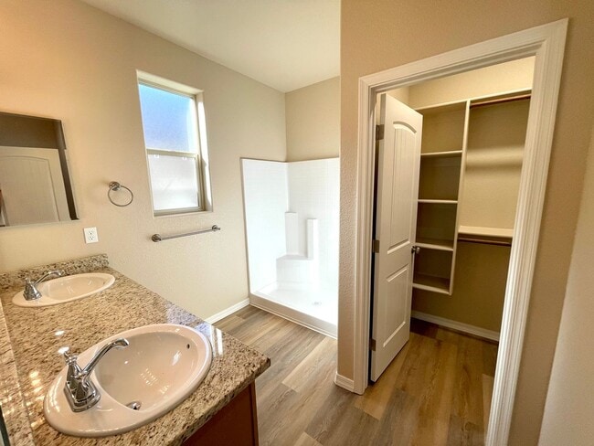 Building Photo - Beautiful 4 Bedroom Home in Kingman Crossing Community.