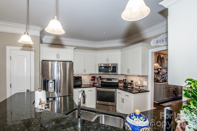 Building Photo - 111 River Birch Cir