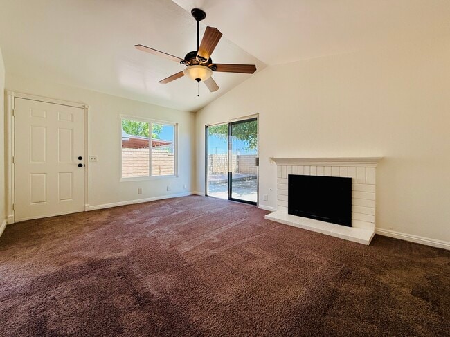 Building Photo - 2711 Nandina Dr