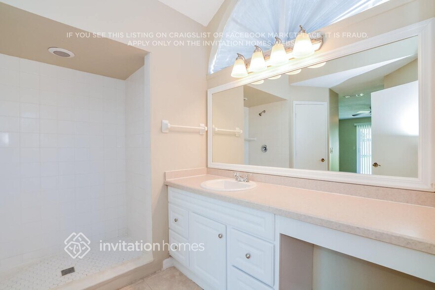 Building Photo - 2479 Otis Ave