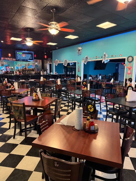 Building Photo - 625 E St Joseph St