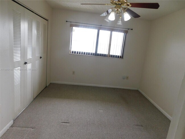 Building Photo - 1121 SW 105th Ave