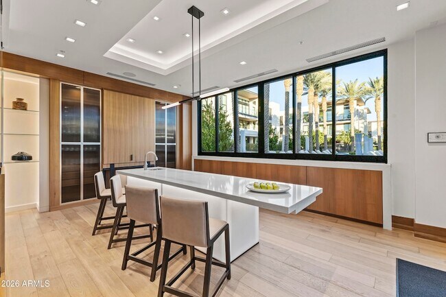 Building Photo - 6587 N Palmeraie Blvd