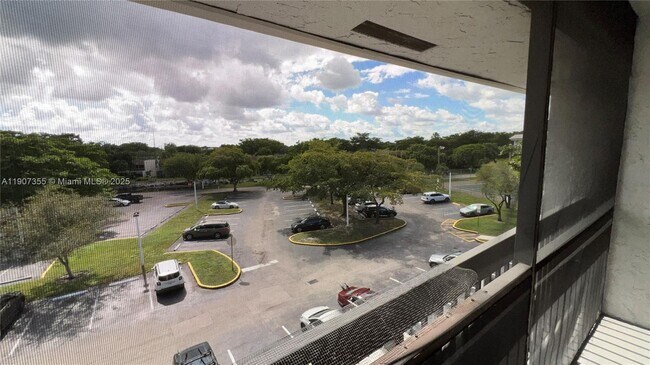 Building Photo - 711 N Pine Island Rd