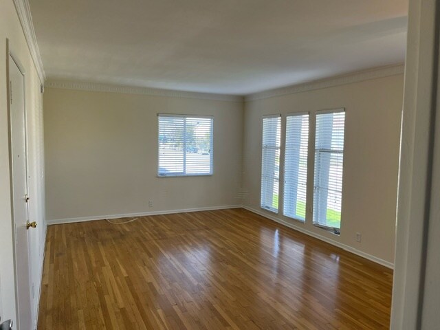 37-D Living room - 3137 S Barrington Ave