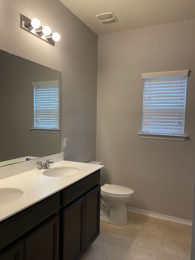 Building Photo - Coming Soon in Lake Pointe!