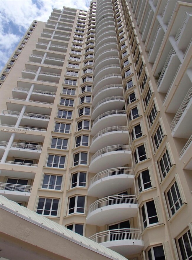 Building Photo - 888 Brickell Key Dr