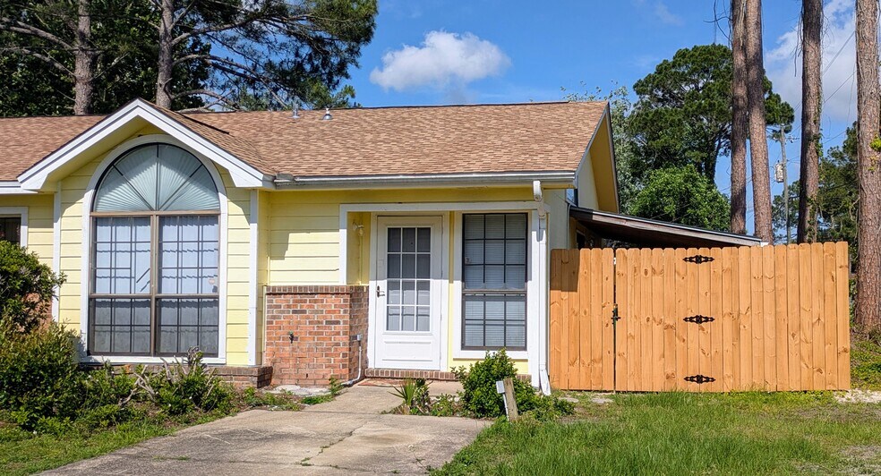 Primary Photo - 1501 Green Acres Blvd