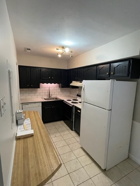 Building Photo - 3400 Maxon Rd