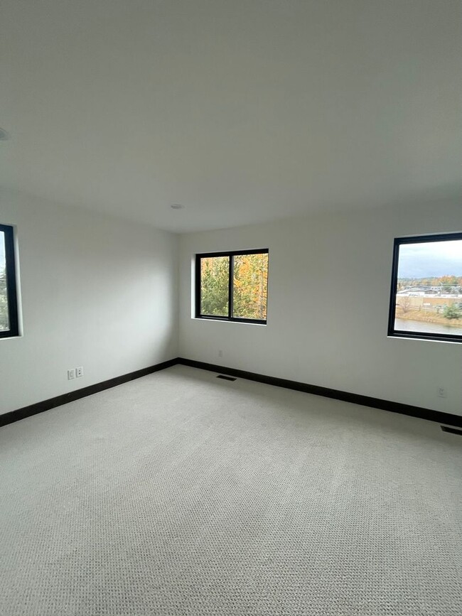 Building Photo - Whitefish Landing Town House