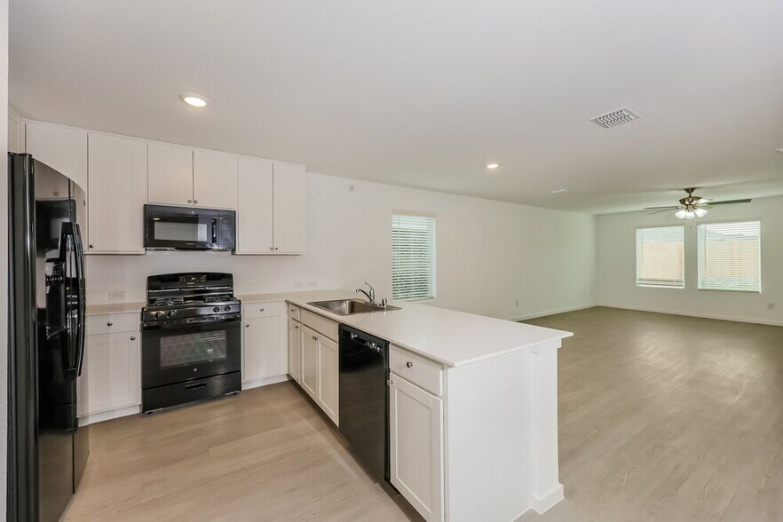 Building Photo - 1621 Sparrow Hawk Rd