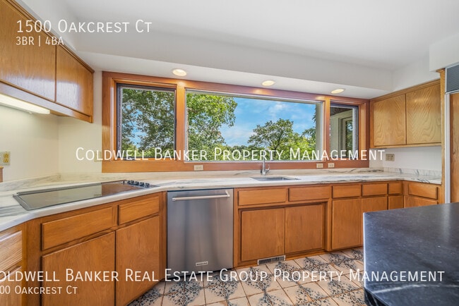 Building Photo - 1500 Oakcrest Ct