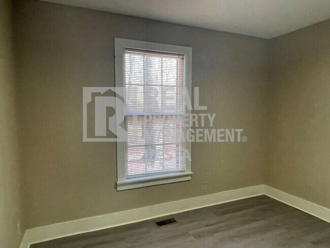 Building Photo - Three Bedroom Home in Lake Wildwood