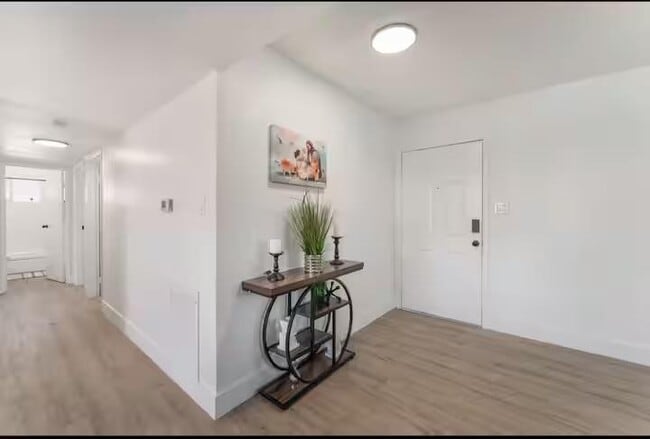 Building Photo - 3101 Kings Way